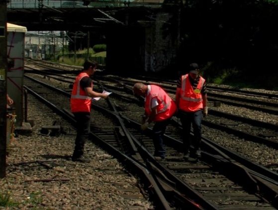 Le contrôle des éclisses à l'origine de la catastrophe fait l'objet d'une attention toute particulière (Photo SNCF)