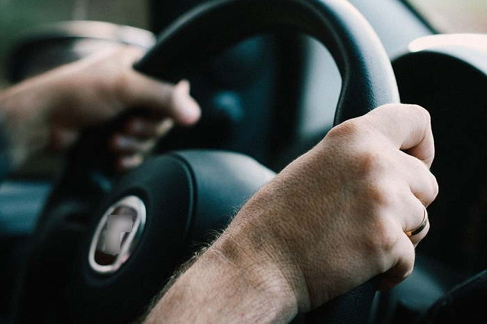 Le conducteur a été contrôlé à plus de 100 km/h  en agglomération à un endroit où la vitesse est limitée à 50km/h - Illustration © Pixabay