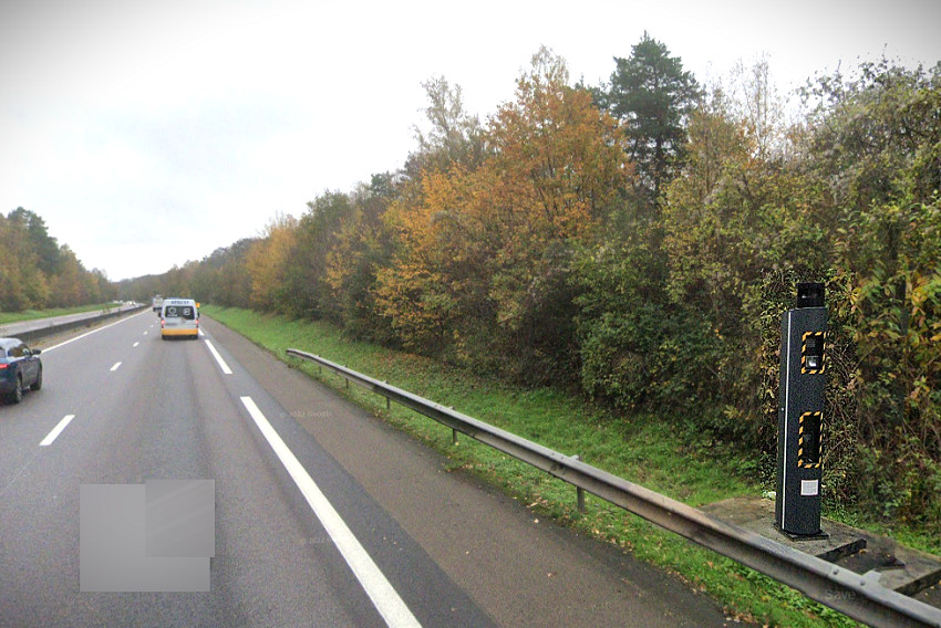 Ivre et sans permis, il est interpellé en train de barbouiller de peinture un radar, à Oissel près de Rouen 