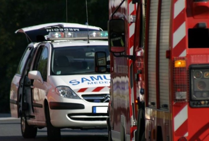 Les deux victimes ont été prises en charge par les sapeurs-pompiers avant d'être examinéees sur place par l'équipe du SMUR - Illustration © Adobe Stock