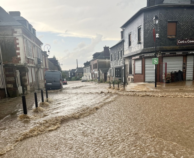 À Évreux, certaines se sont transformées en torrent d’eau et de boue - photo publiée sur le compte X du prefet27