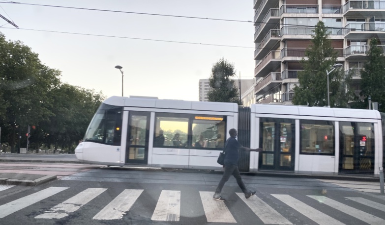 Les rames du métrobus sont restées à l’arrêt en raison de l’incident qui a endommagé le réseau électrique - Illustration @ infonormandie