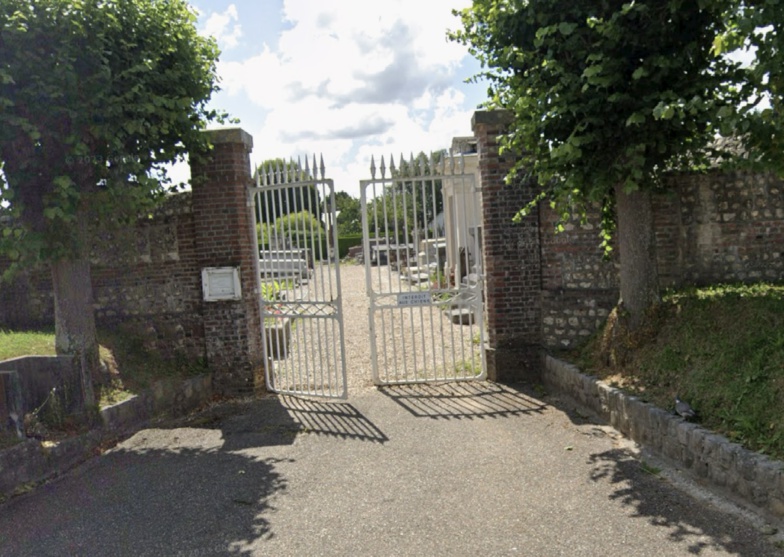 L'entre du cimetière en bordure du CD20