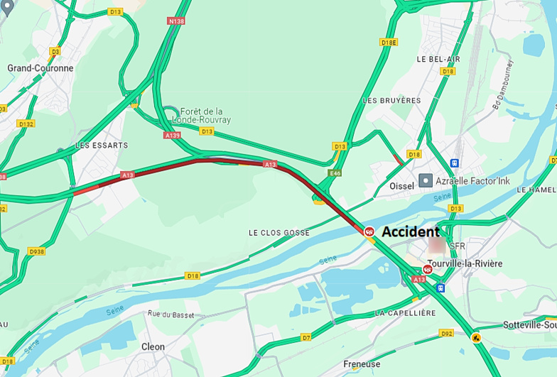 Un motard a glissé sur la bretelle de sortie de Tourville, tandis que trois voitures se sont télescopées sur l'A13 un peu plus loin - ©Google