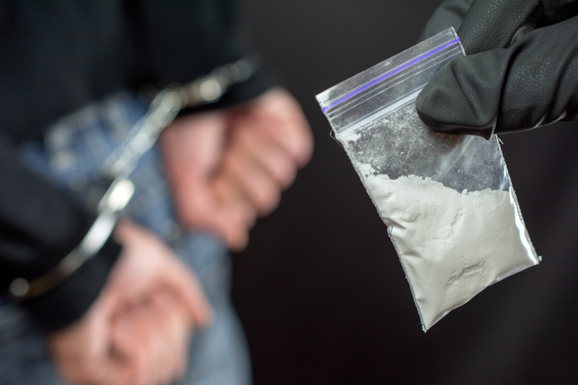 Au domicile du trentenaire en Seine-Marne, les policiers ont découvert 1,2 kg de cocaïne, ramenée par la mule de Guyane - Illustration Adobe Stock