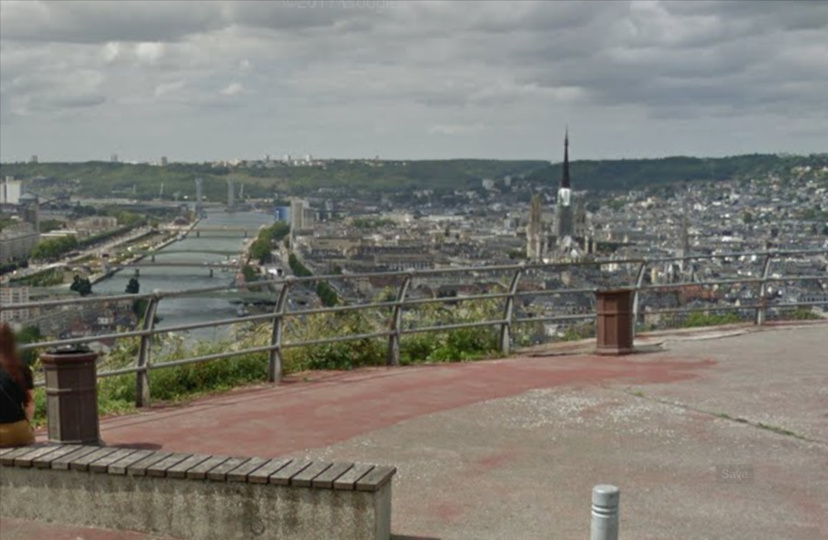 La victime remontait la rue de la Corniche vers le Panorama quand il a fait un malaise