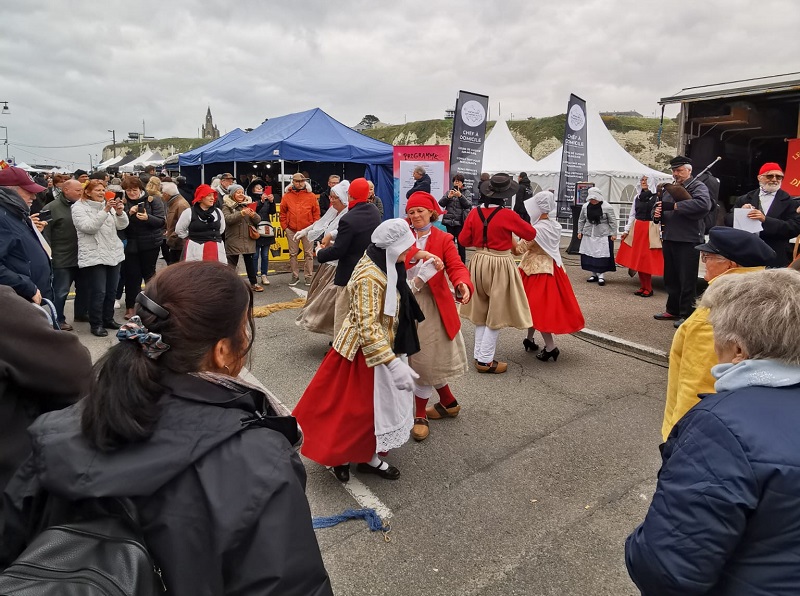 Les danses folkloriques et traditionnelles ont toute leur place à la foire de Dieppe