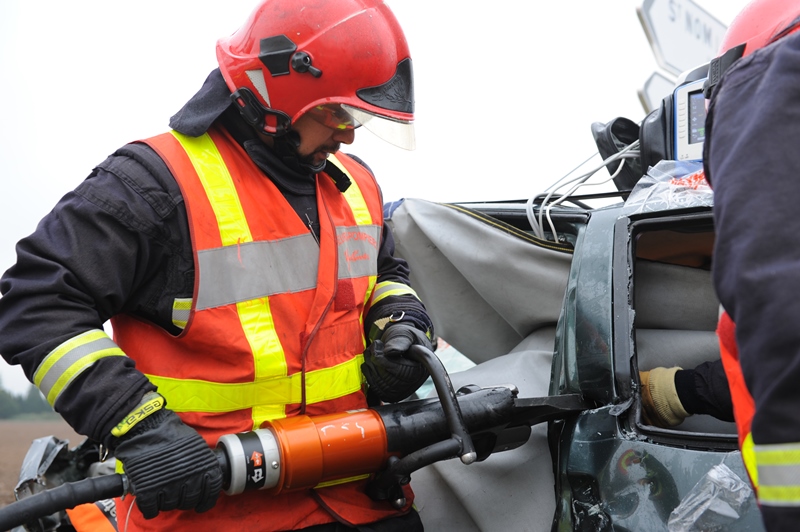 Le conducteur de l'un des véhicules a été désincarcéré par les sapeurs-pompiers - Illustration Adobe Stock