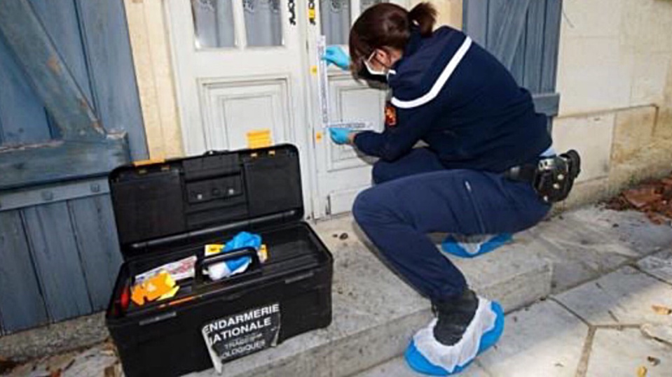 Le travail de police technique et scientifique a permis de retrouver des traces d'empreintes génétiques et papillaires sur les lieux des vols - illustration © Gendarmerie/Facebook