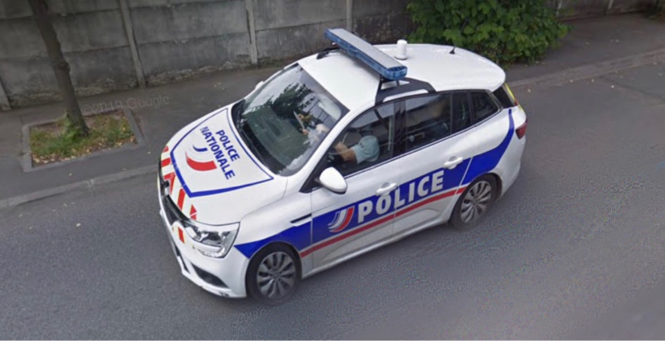 Yvelines Une Voiture De Police Attaquée à Coup De Pommes