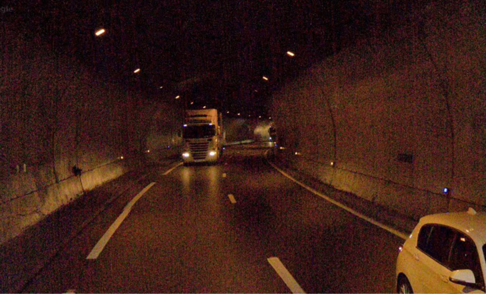 La voiture qui roulait à contresens s’est retrouvée bloquée par un camion dans le tunnel de la Grand-Mare - Illustration