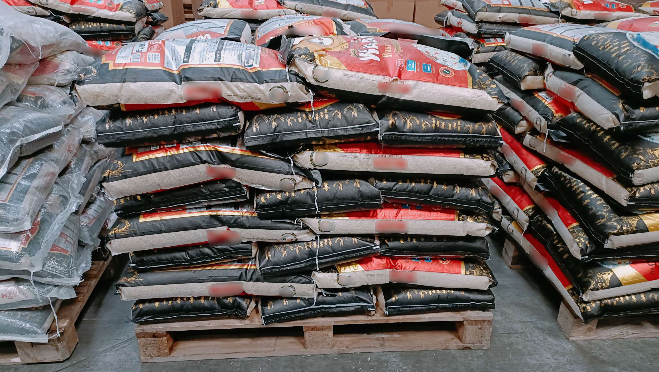 48,8 tonnes de riz brun.ont été interceptés par les douaniers havrais. La marchandise saisie va être détruite - Photo © Douane française