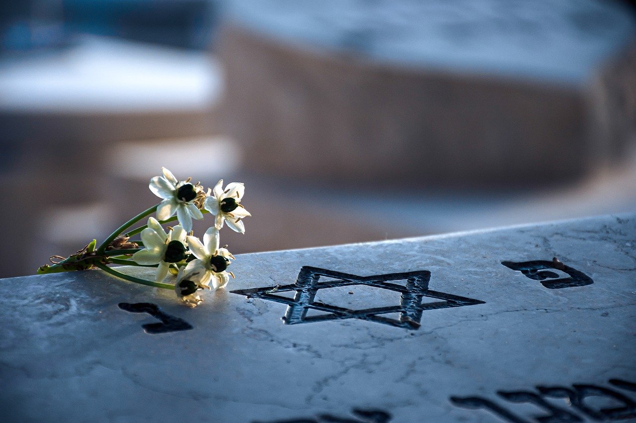 Quatre tombes juives ont été profanées dans le cimetière de la Madeleine à Évreux - illustration @ Pixabay