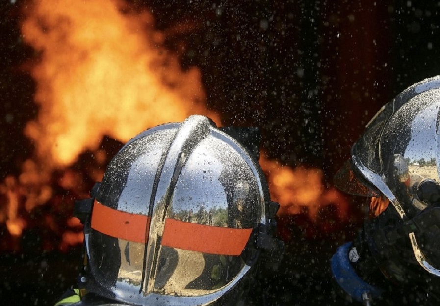 Des moyens importants ont été engagés sur les lieux de l'incendie, cet après-midi à Darnétal - Illustration © Adobe Stock