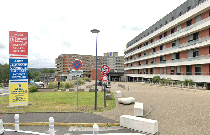 Les deux hommes ont été repérés autour des véhicules sur le parking de l'hôpital par des agents de sécurité - Illustration