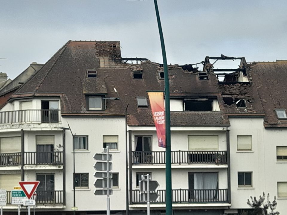 Deux appartements ont été détruits par le feu - Photo S.B./ infonormandie