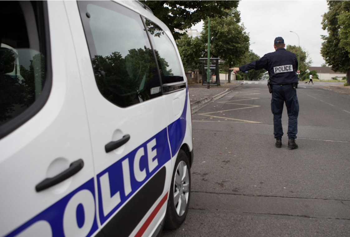 Yvelines. Refus d'obtempérer, défaut de permis et positif aux stupéfiants : le chauffard en garde a vue