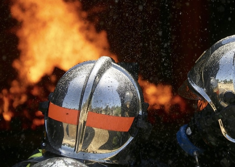 Les sapeurs-pompiers ont déployé trois lances pour combattre l’incendie - illustration