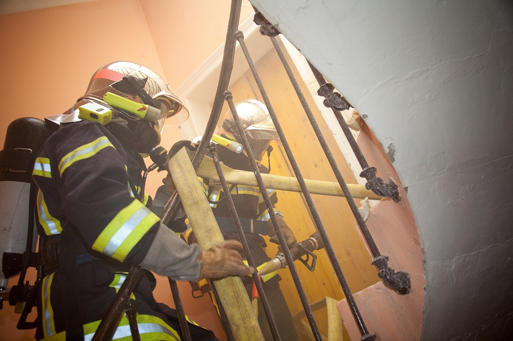 Les sapeurs-pompiers ont dû procéder à la ventilation des parties communes de l'immeuble - Illustration Adobe Stock