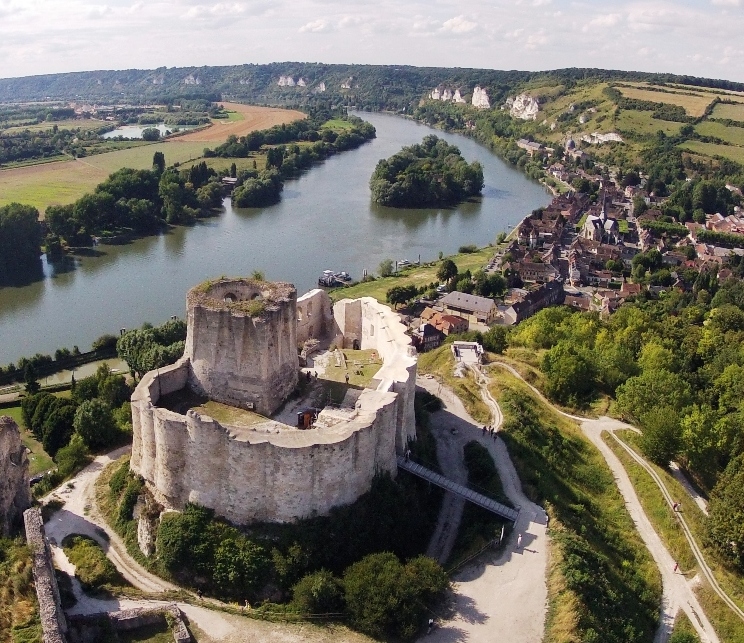 Vue aérienne de Chateau-Gaillard, aux Andelys - Photo ©Sylvain Verlaine / Wikipédia