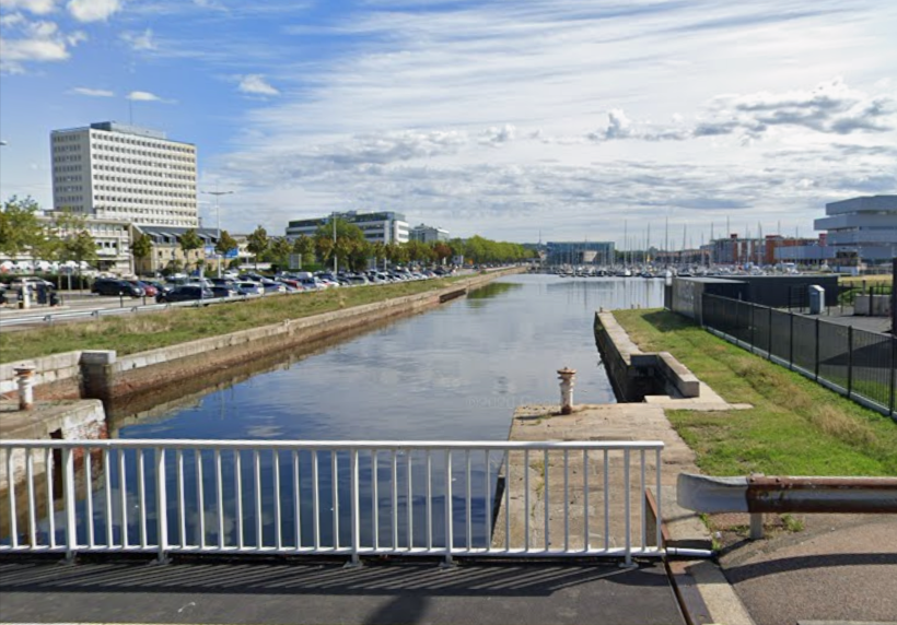 Le corps a été repéré flottant dans le basin du port de plaisance au Havre - Illustration Google Maps