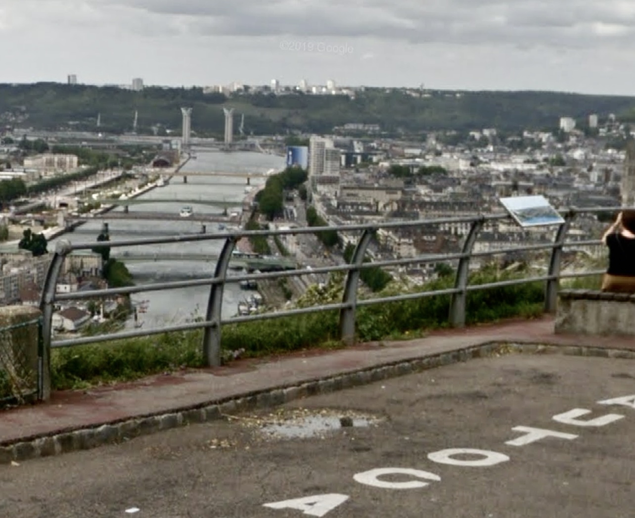 La victime remontait la rue de la Corniche vers le Panorama quand il a fait un malaise