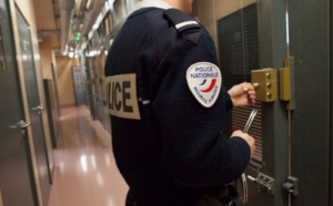 Une conductrice fortement alcoolisée emboutit un container poubelle à Dieppe 