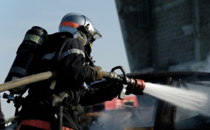 À Alvimare, les sapeurs-pompiers confrontés à un violent incendie dans un bâtiment de stockage 