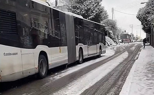 Neige et verglas : les transports scolaires et collectifs interdits en Seine-Maritime jusqu'à demain midi