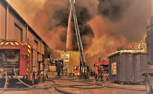  Incendie chez Paprec, à Acquigny : 200 tonnes de papier et un bâtiment de 2000 m2 détruits