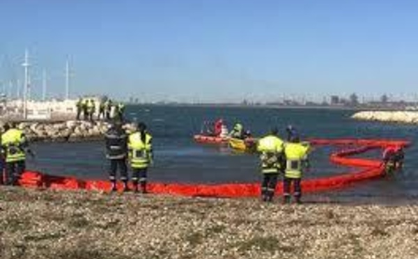 Exercice antipollution dans le port du Tréport pour tester le dispositif de protection