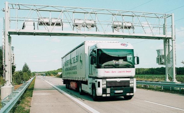 Manifestations de routiers contre l'écotaxe à Dreux et à Saint-Etienne-du-Rouvray