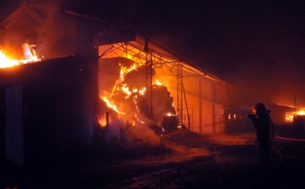 Une femme sapeur-pompier soupçonnée d'avoir tenté d'incendier deux conteneurs