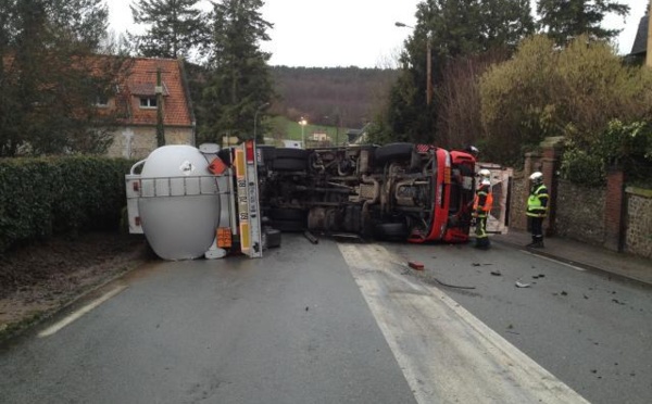 8 000 litres de gas-oil sur la chaussée : l'axe Bourgtheroulde - Brionne toujours coupé à la circulation dans l'Eure