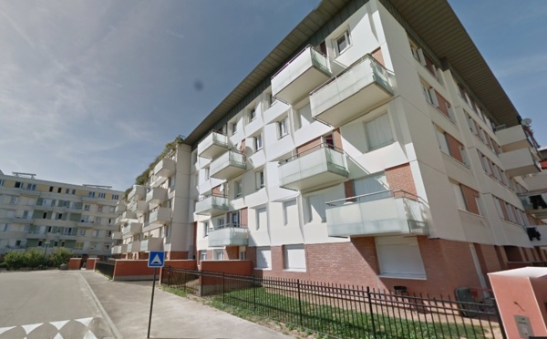 La jeune femme morte empalée aurait sauté du balcon de son appartement après une dispute