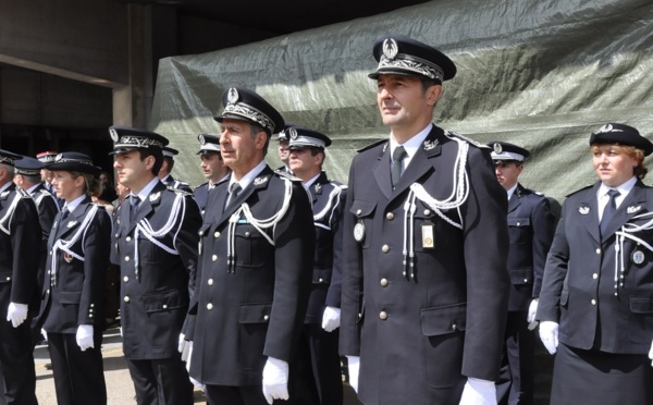 Hommage aux policiers morts pour la France : le courage et le dévouement montrés en exemple