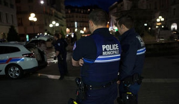 A Yvetot, ivre au volant, le fêtard fonce sur la voiture de la police municipale