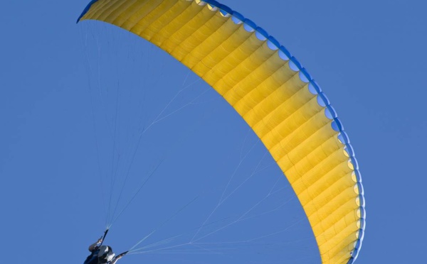 Son parapente se met en torche : le pilote blessé après une chute de 10 mètres à Mers-les-Bains