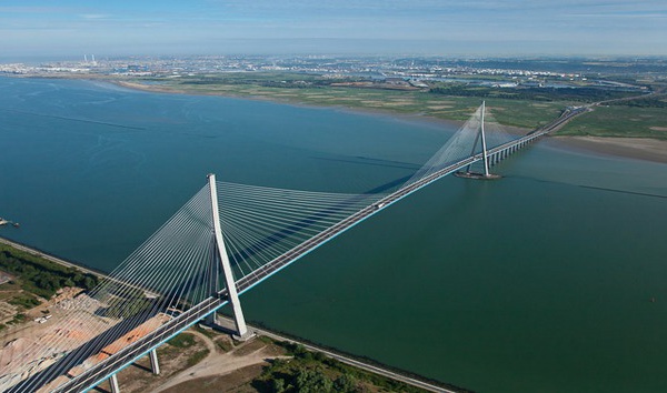 A 14 ans, elle met fin à ses jours en sautant du pont de Normandie : cinq suicides en 24 heures