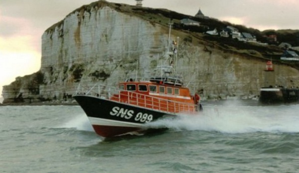 Un surfeur en difficulté récupéré sain et sauf au large d'Etretat, hier soir