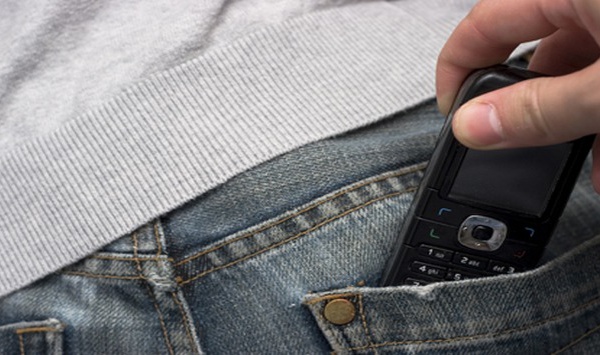 Rouen : alors qu'il lui parle de foot, il lui subtilise son téléphone et son argent de poche