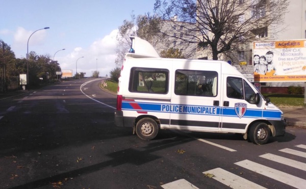 Yvelines : 9 passagers d'un bus blessés dans un accident avec un poids-lourd à Poissy