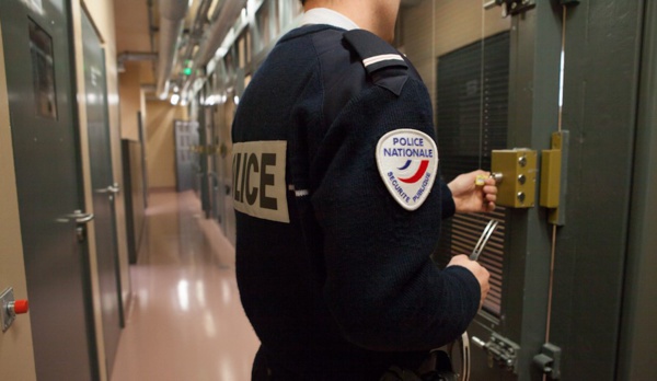 Rouen : elle plante son voisin avec un couteau à huîtres la nuit du réveillon