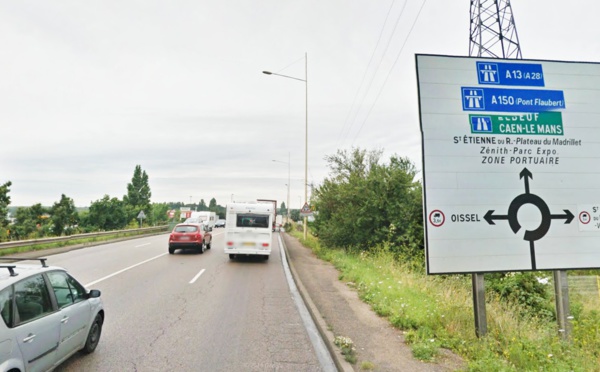 Social : les routiers bloquent le rond-point des Vaches, près de Rouen, lundi matin