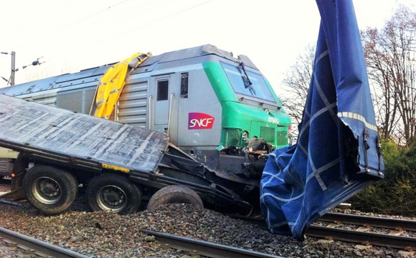 Collision entre un train et un poids-lourd près de Bonnières : tous les trains sont bloqués ce matin