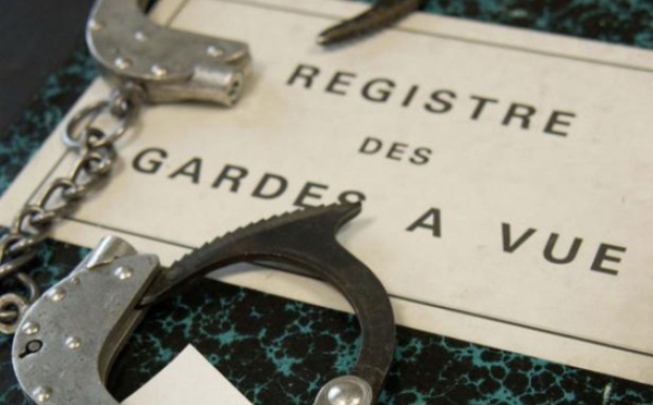 Trois hommes et deux femmes voulaient en découdre gratuitement avec deux passants