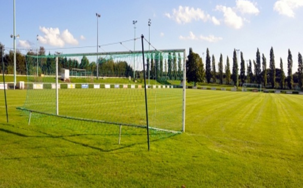 Grand-Quevilly :  cinq désoeuvrés faisaient du rodéo avec une Clio sur les terrains de foot !