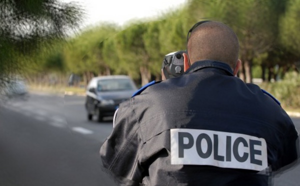 Ivre, permis annulé, refus d'obtempérer... Le conducteur passe la nuit au poste