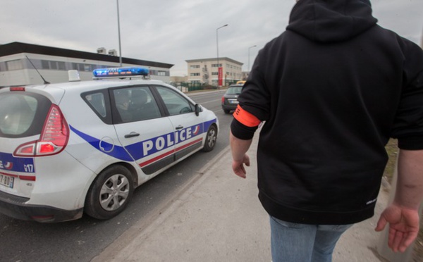 Près de Rouen, le pilote d'un quad nargue les policiers et finit sa course dans une haie de thuyas