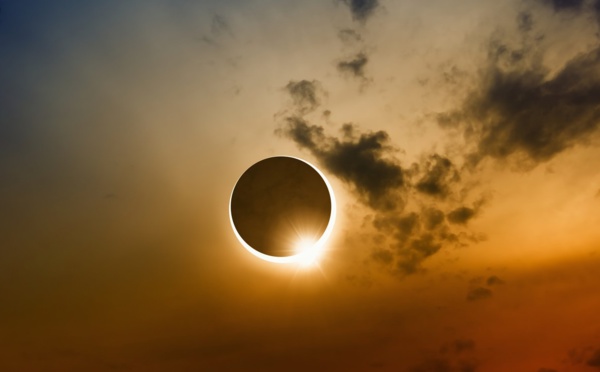 Eclipse solaire : avec ou sans lunettes, le spectacle sera au dessus de nos têtes vendredi